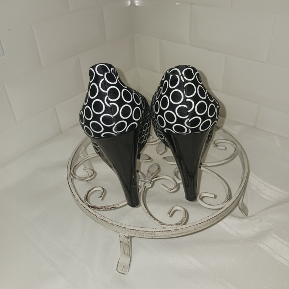 Jessica Simpson Black/White Print Peep Toed Wedge Size 9.5 B - Picture 3 of 9
